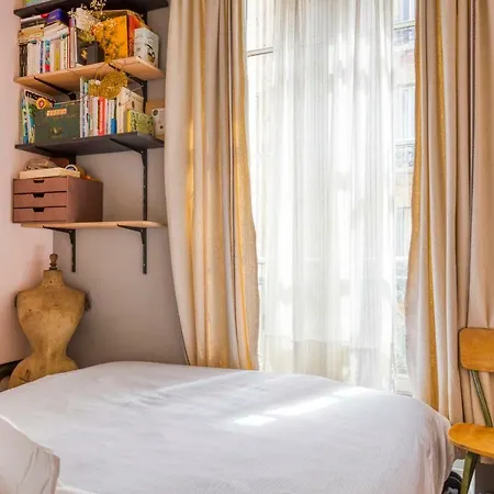 Spacious Designer 2 Bedrooms Near Bastille *